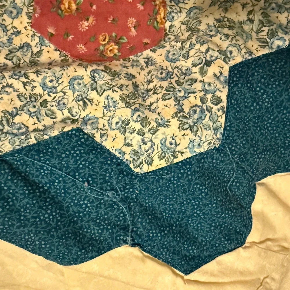 1.a.0.0.0.1.a Vtg Grandmothers Flower Garden Quilt 81x98 Hand Pieced Quilted